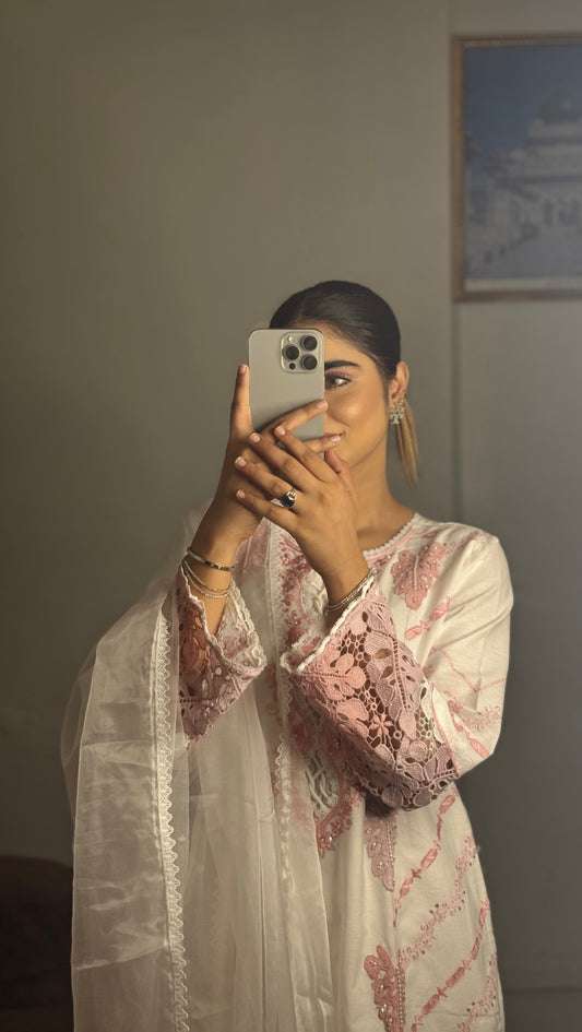 Suroor Blush Set – 3-Piece Embroidered Suit