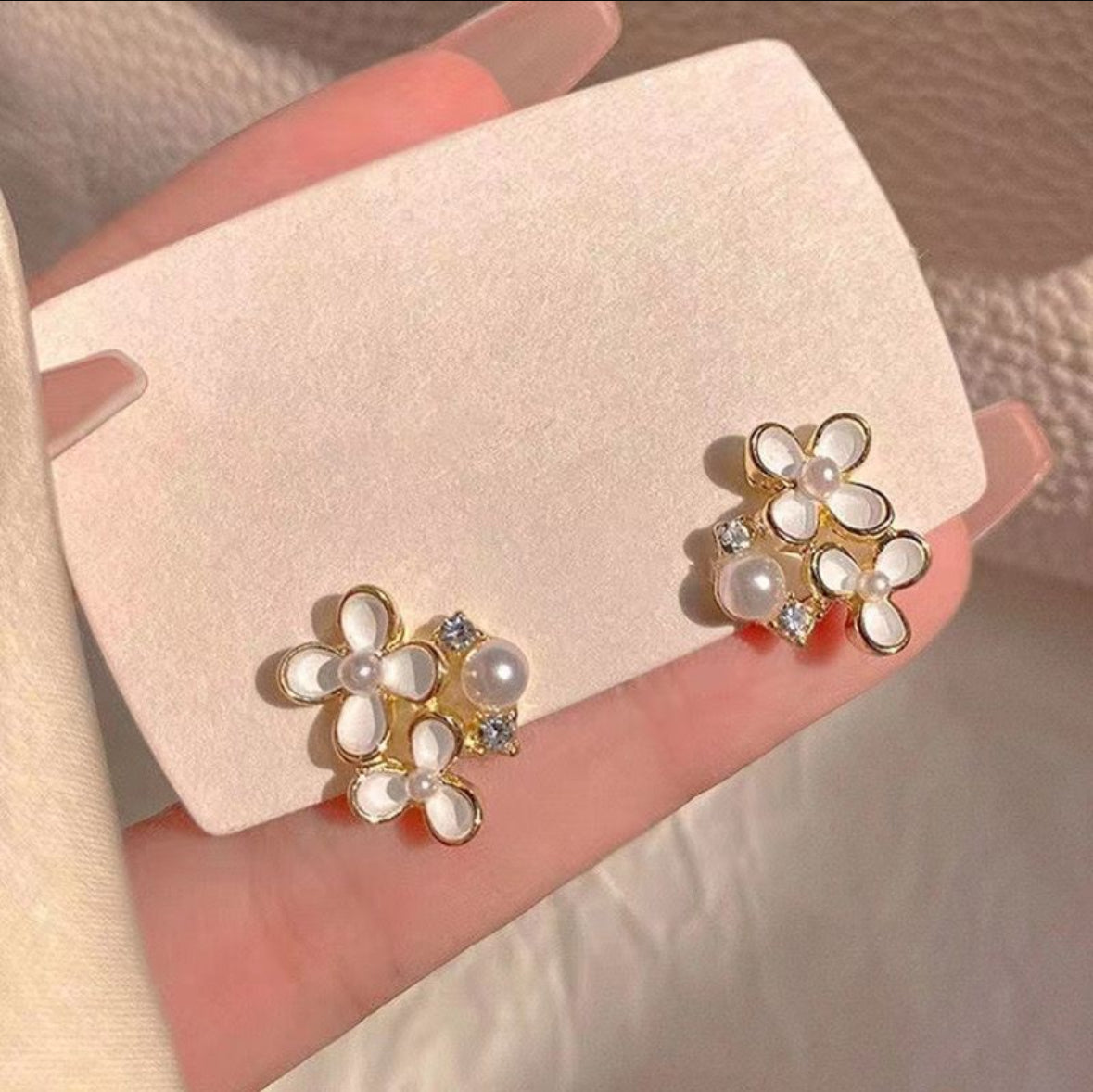 Mini flower pearl diamond earnings