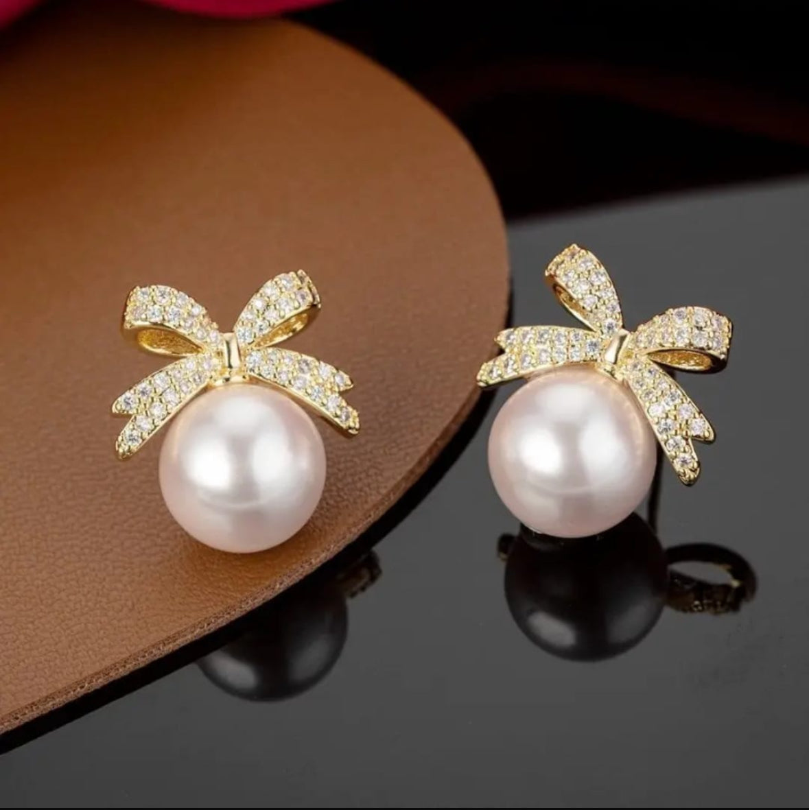 Bow pearl stud earnings