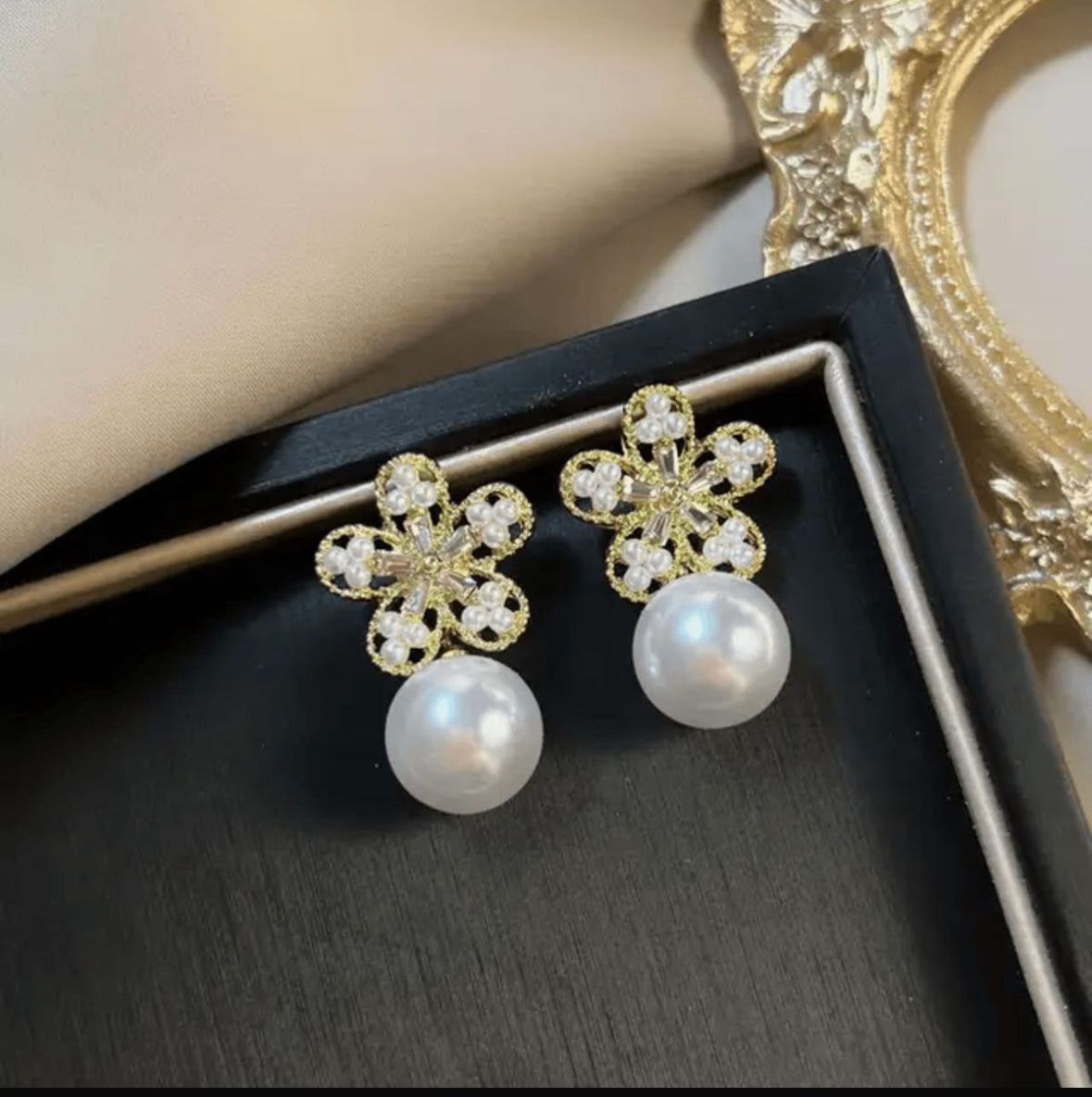 Crystal flower shape earnings