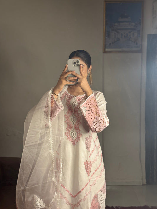 Suroor Blush Set – 3-Piece Embroidered Suit