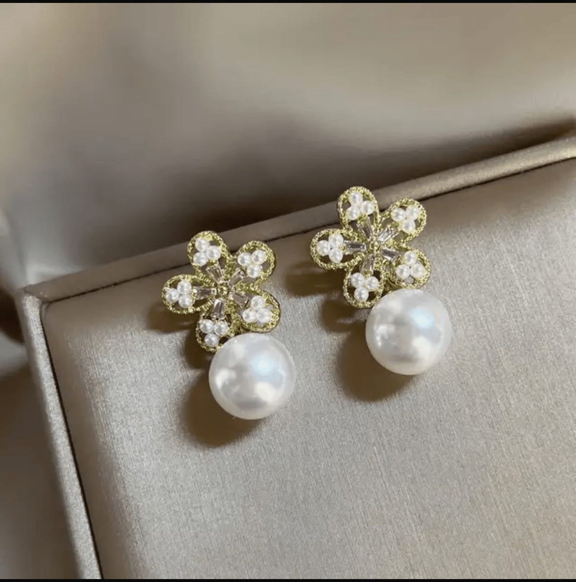 Crystal flower shape earnings