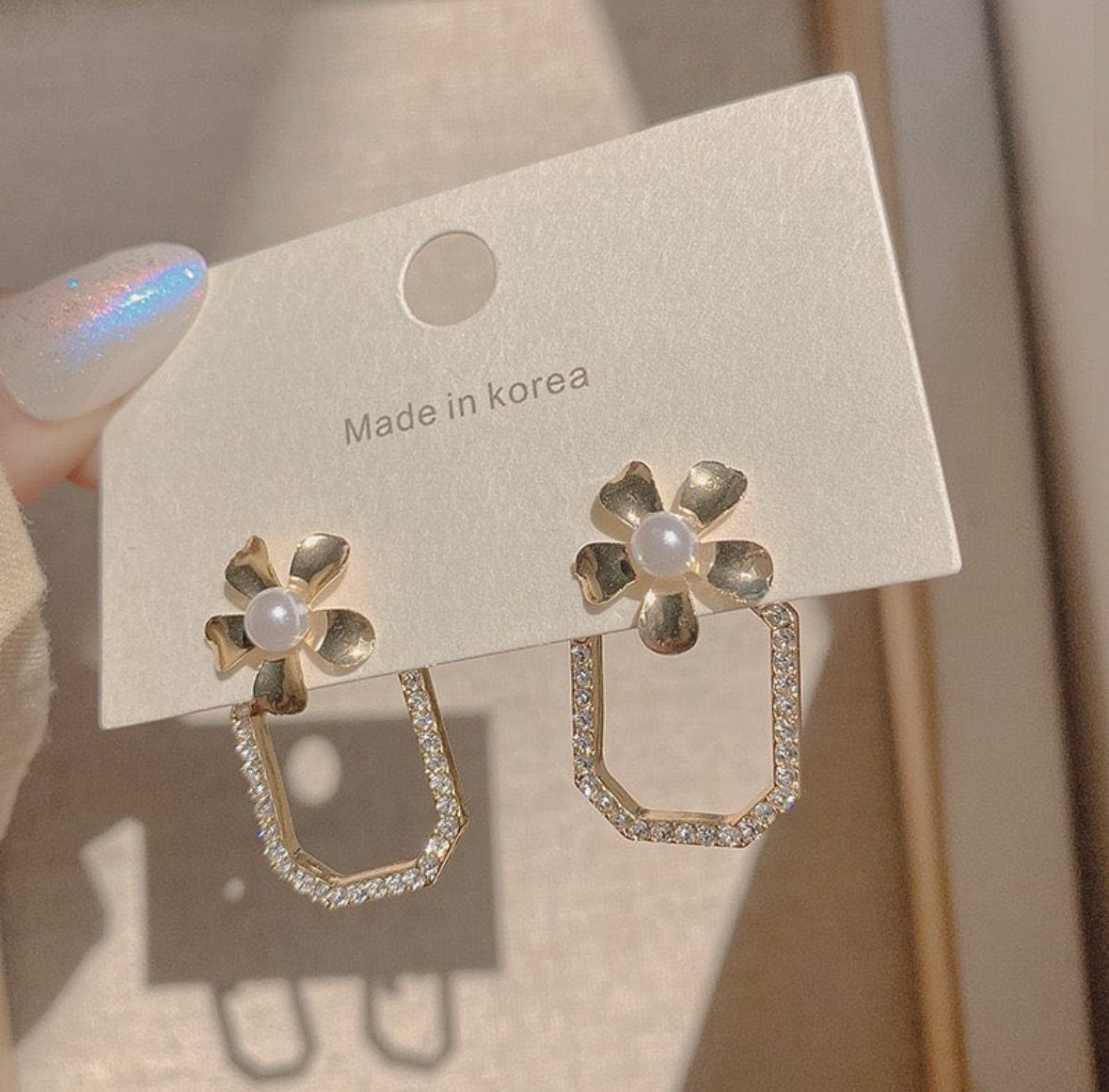 Three way flower pearl earnings