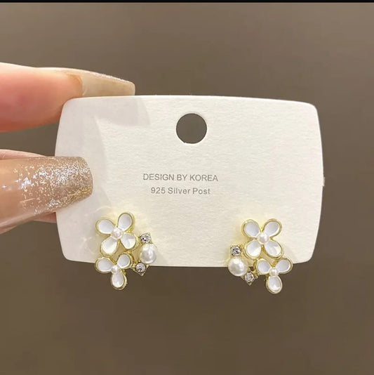 Mini flower pearl diamond earnings