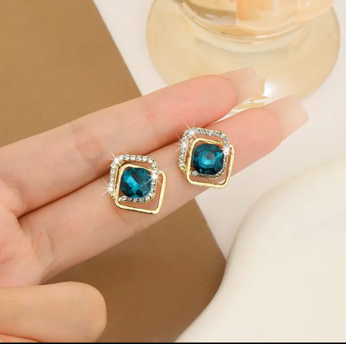 Blue crystal white diamond earnings